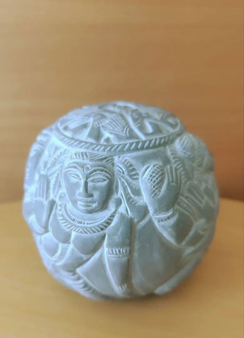 石製の彫刻置物