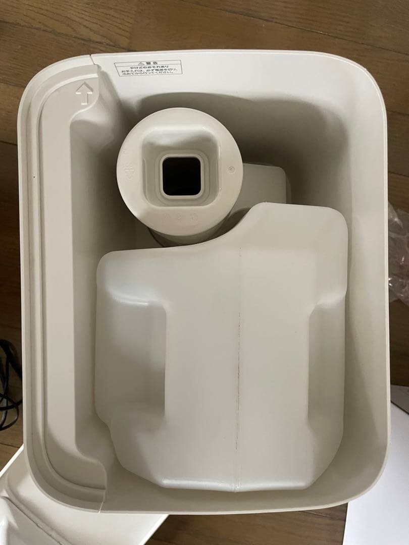 加熱式なので清潔安心スチーム加湿器　最大19畳　湿度設定可4.5ℓタンク　ナフコ