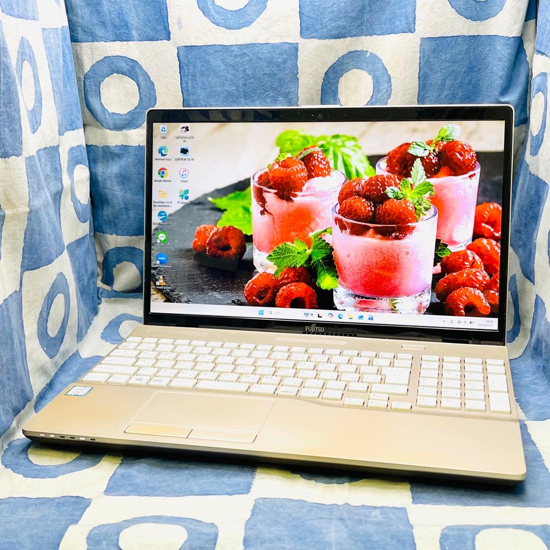 快適SSD☆美しいゴールドノートパソコン♪第7世代！カメラ付！Windows11