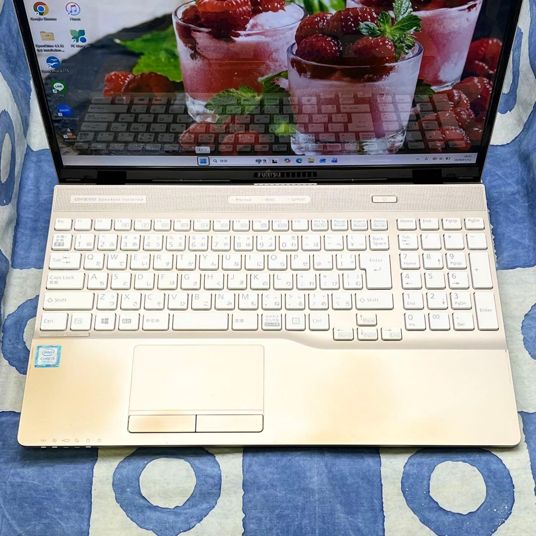快適SSD☆美しいゴールドノートパソコン♪第7世代！カメラ付！Windows11