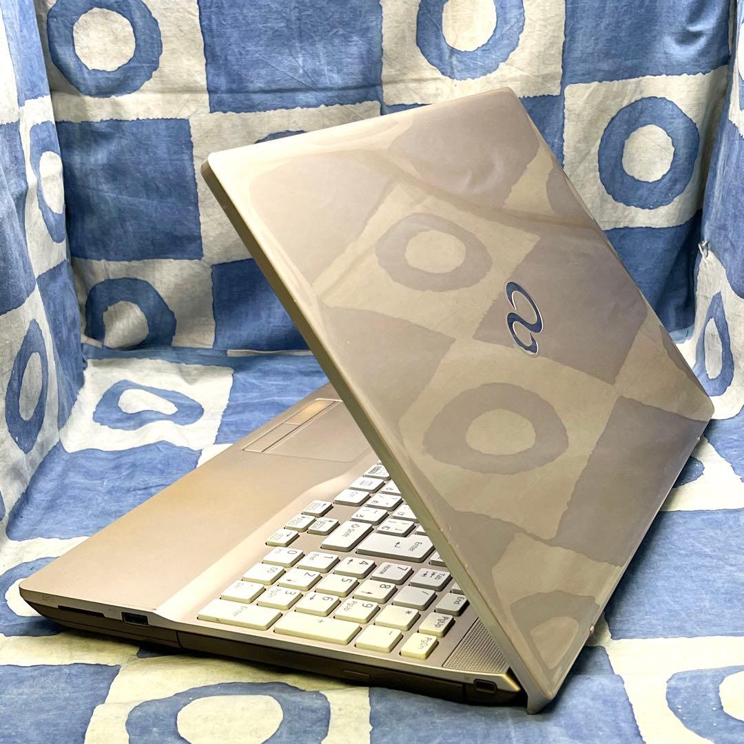 快適SSD☆美しいゴールドノートパソコン♪第7世代！カメラ付！Windows11