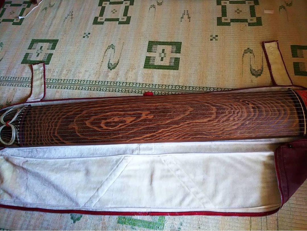 【Tae様向け】十三絃琴／40年以上物／付属品あり／和楽器