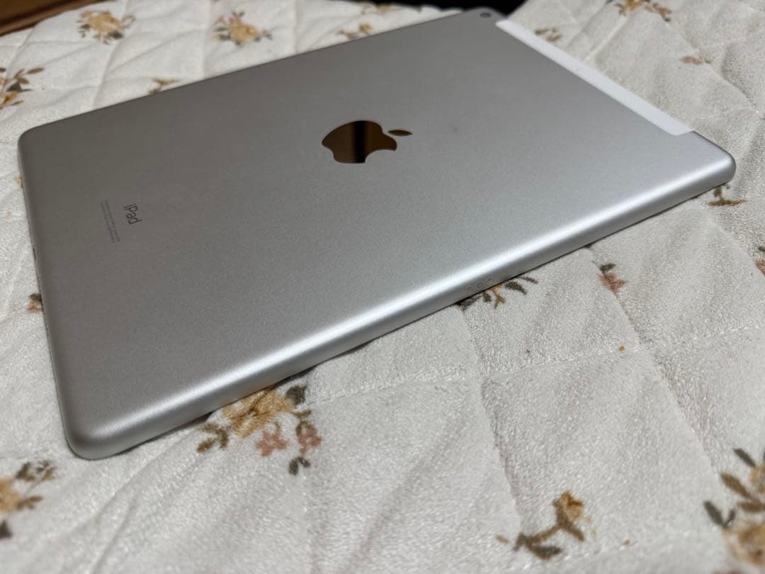 iPad 7th シルバー 32GB
