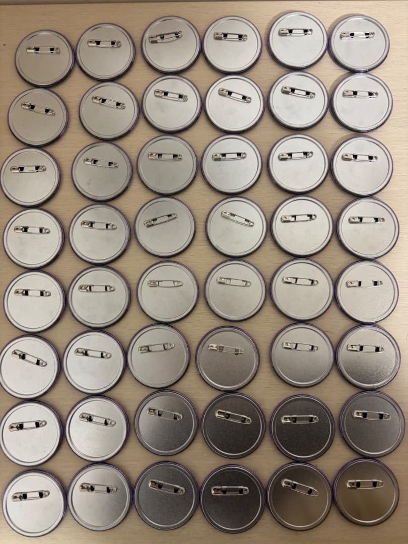 カラフルピーチ　もふ　メタル缶バッジ(48個)