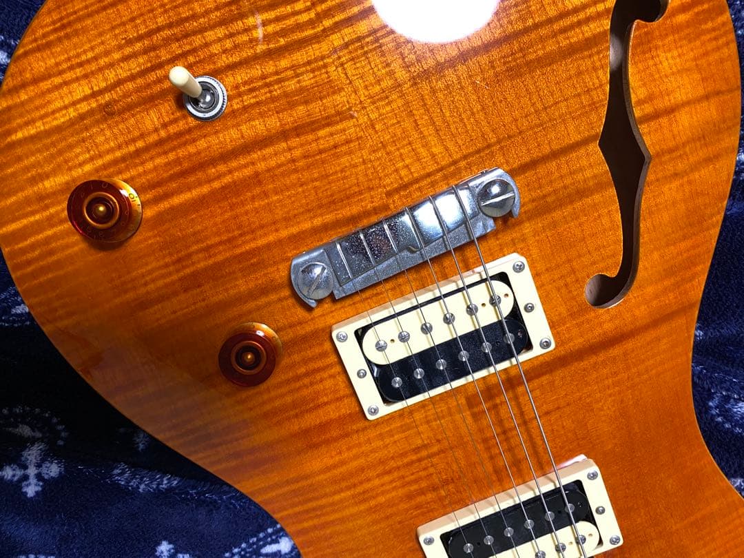 PRS SE Custom 22 セミホロウボディギター