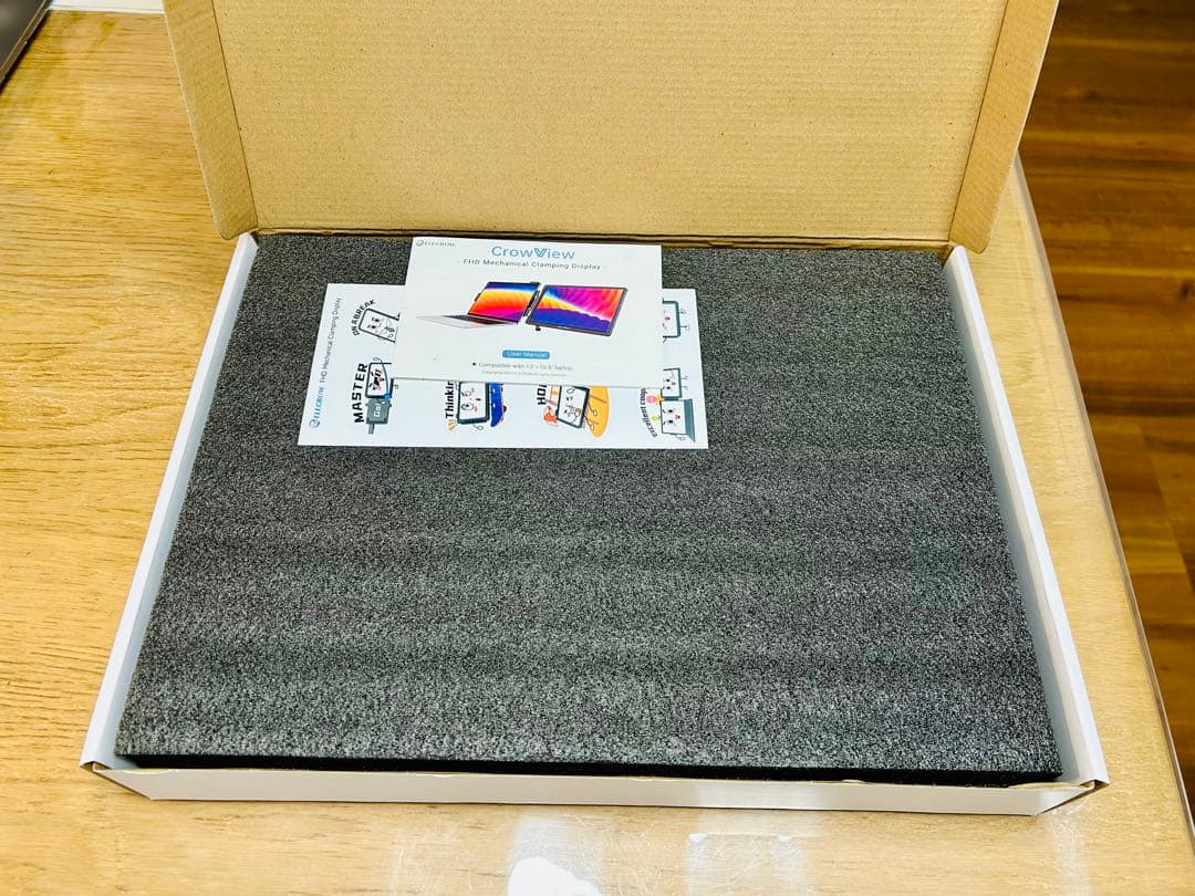 230°回転可能な14インチ/フルHD/スタンド一体型折り畳み式モバイルモニター