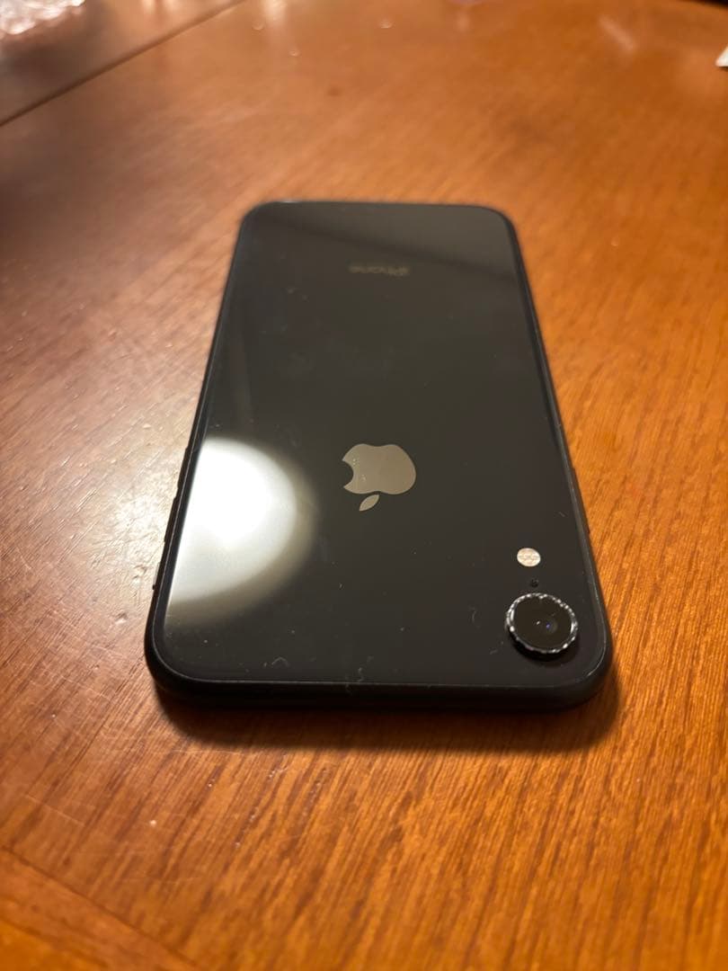 iPhoneXR(カメラ周りに傷あり、カメラは無事に作動します。)