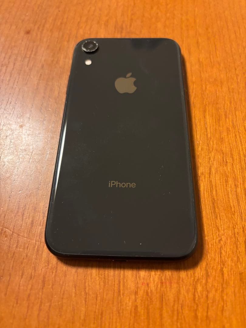 iPhoneXR(カメラ周りに傷あり、カメラは無事に作動します。)