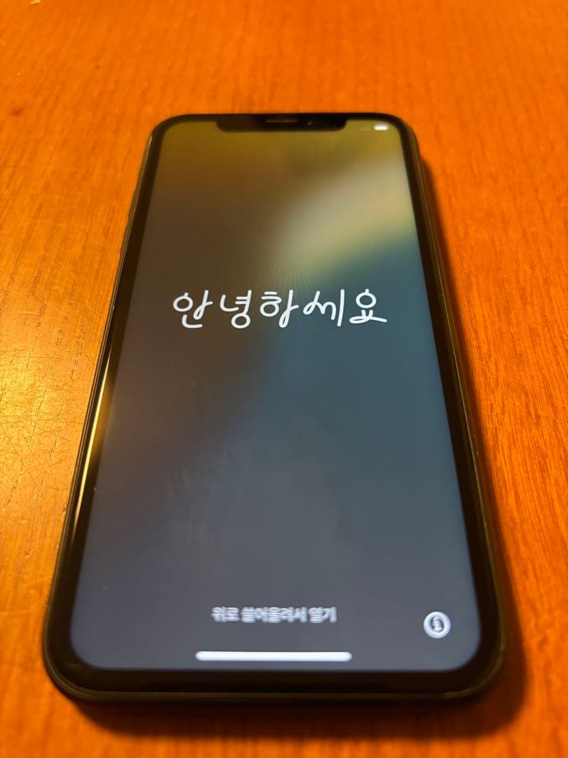iPhoneXR(カメラ周りに傷あり、カメラは無事に作動します。)