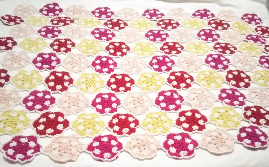 手編み バラのコットンブランケット マルチカバー ひざ掛け