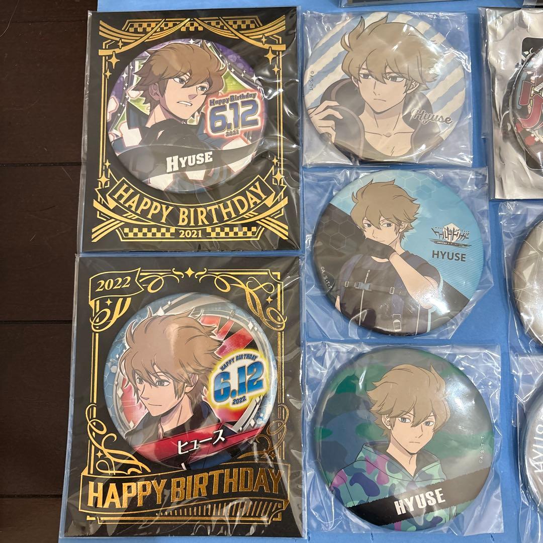 ワールドトリガー 缶バッジ、ポストカード、色紙、ステッカー【ヒュース】セット