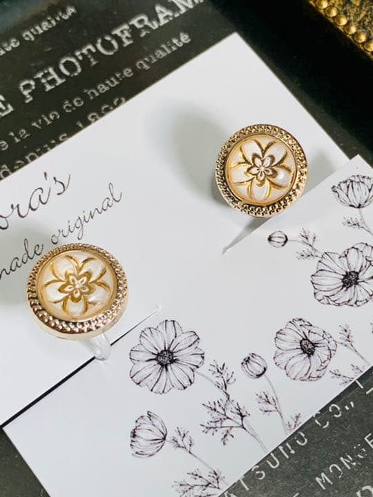 白い桜ゴールドの綺麗な春ピアスorkイヤリング♡