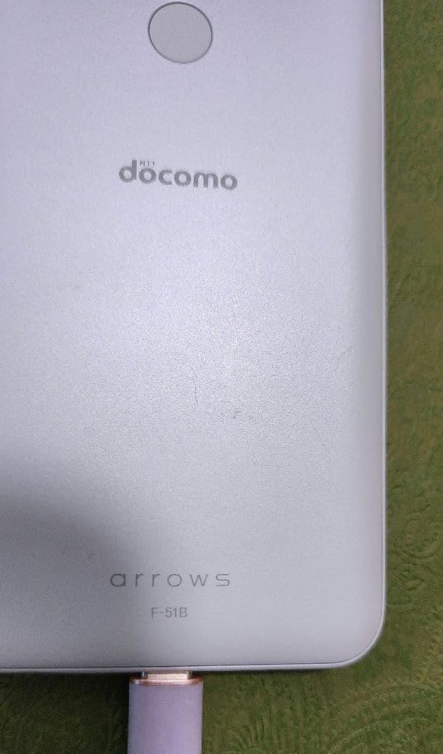 arrows スマートフォン F-51B 未使用 sim入れたのみです。