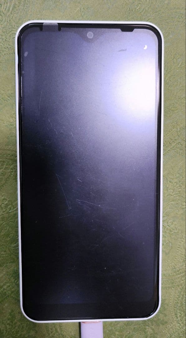 arrows スマートフォン F-51B 未使用 sim入れたのみです。