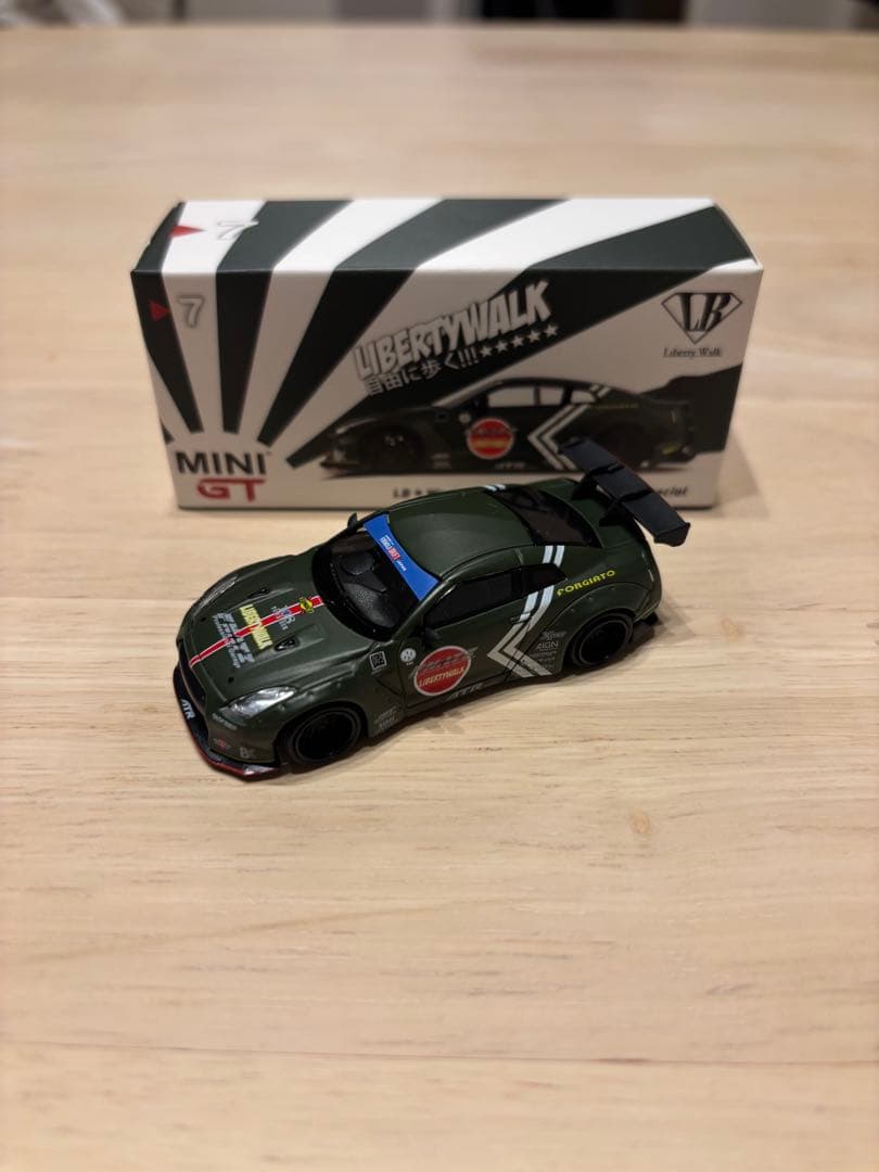 MINIGT LIBERTY WALK Nissan GT-R ミニカー