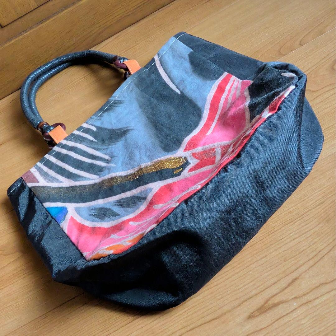 手提げバッグ　武者のぼり旗　リメイク　柿渋染め　　（黒色の持ち手）