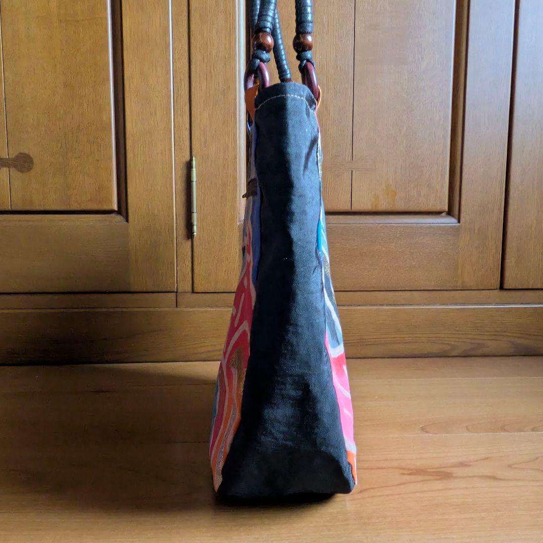 手提げバッグ　武者のぼり旗　リメイク　柿渋染め　　（黒色の持ち手）