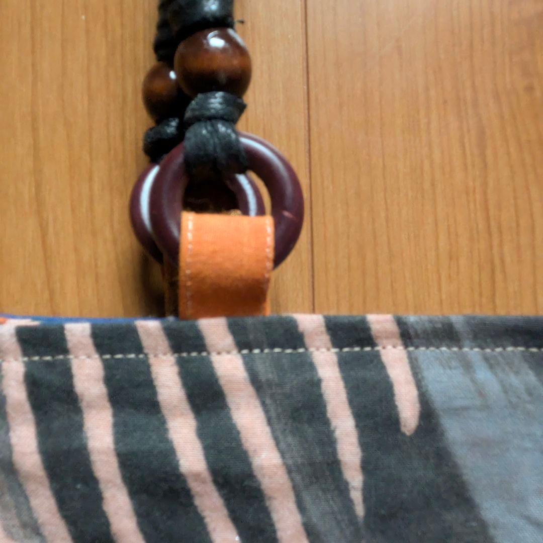 手提げバッグ　武者のぼり旗　リメイク　柿渋染め　　（黒色の持ち手）