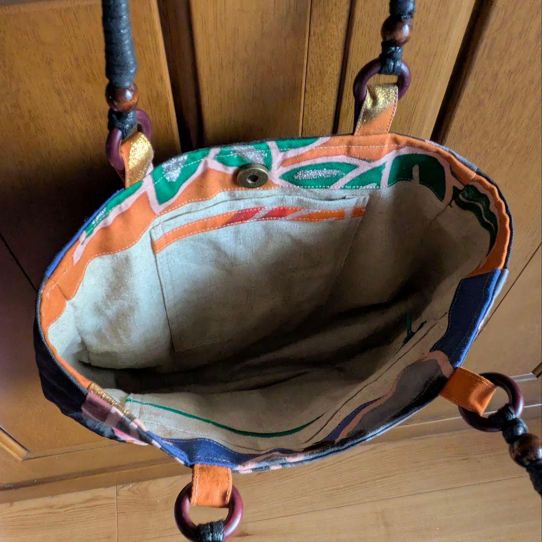 手提げバッグ　武者のぼり旗　リメイク　柿渋染め　　（黒色の持ち手）