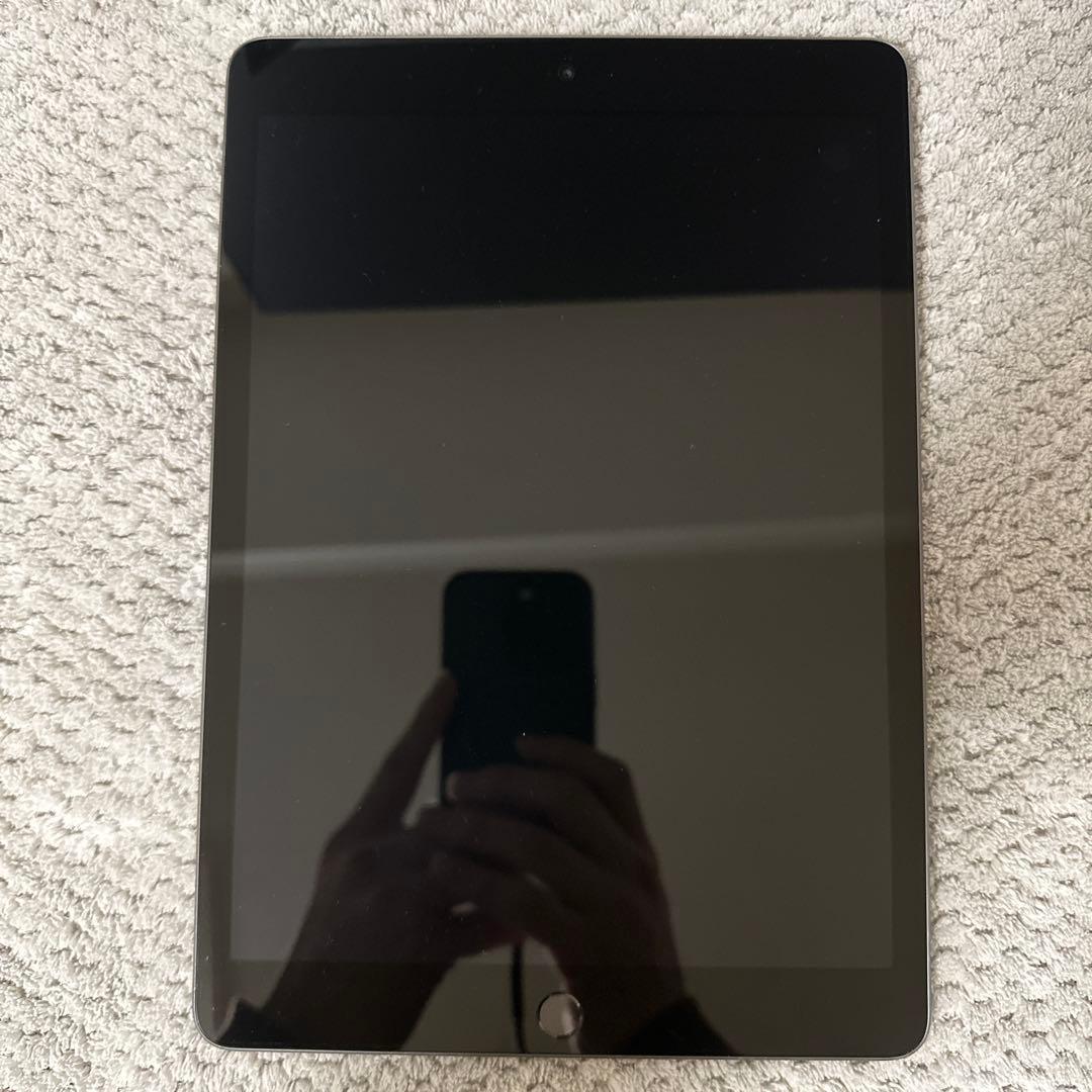 Apple iPad 無印　第8世代　スペースグレー