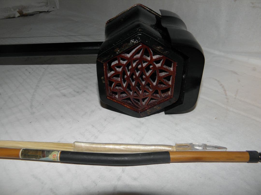 【名門・敦煌牌】二胡 上海民族楽器一廠 2004年製 付属品多数・ケース付