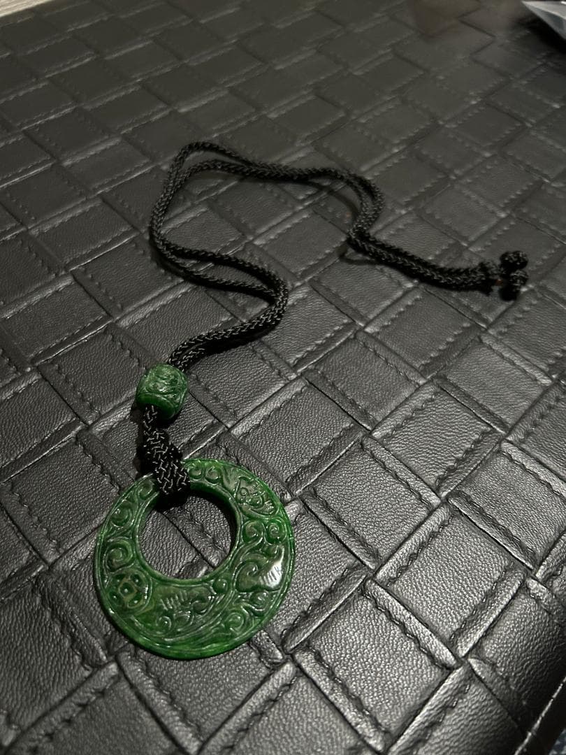✨️新品✨️ 翡翠 ネックレス 緑 彫刻模様 アンティーク調