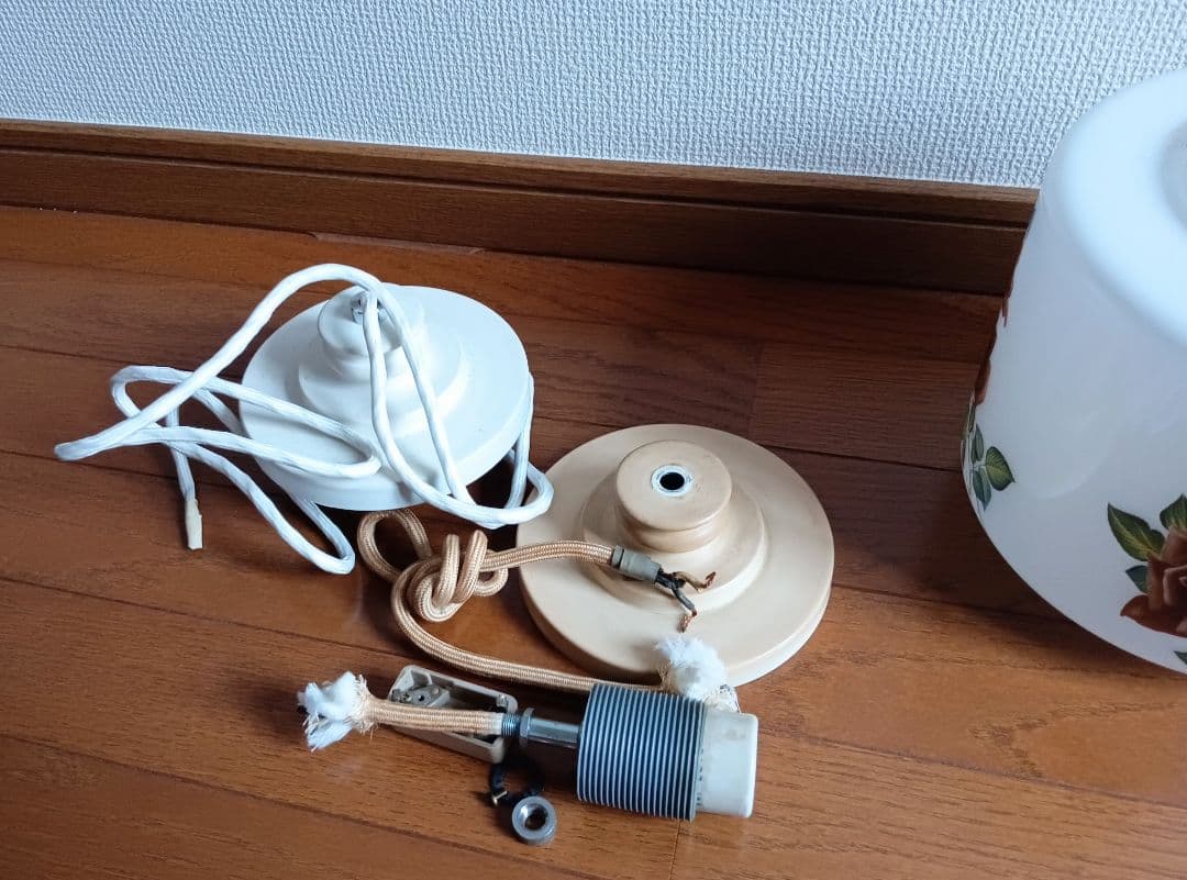 電球カバー　花柄照明　昭和レトロ　ホワイトガラス　照明器具　電気笠　3点