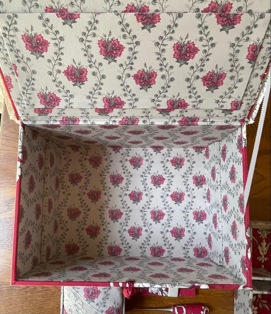 カルトナージュ裁縫箱(大) ボルドーカラーの貴重なヴィンテージ生地です　可愛い‼️