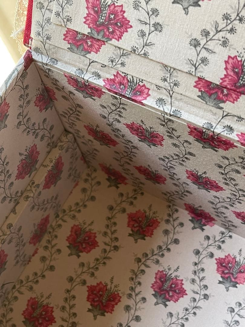 カルトナージュ裁縫箱(大) ボルドーカラーの貴重なヴィンテージ生地です　可愛い‼️