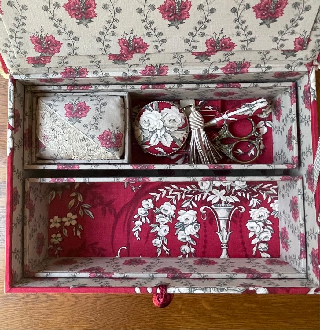 カルトナージュ裁縫箱(大) ボルドーカラーの貴重なヴィンテージ生地です　可愛い‼️
