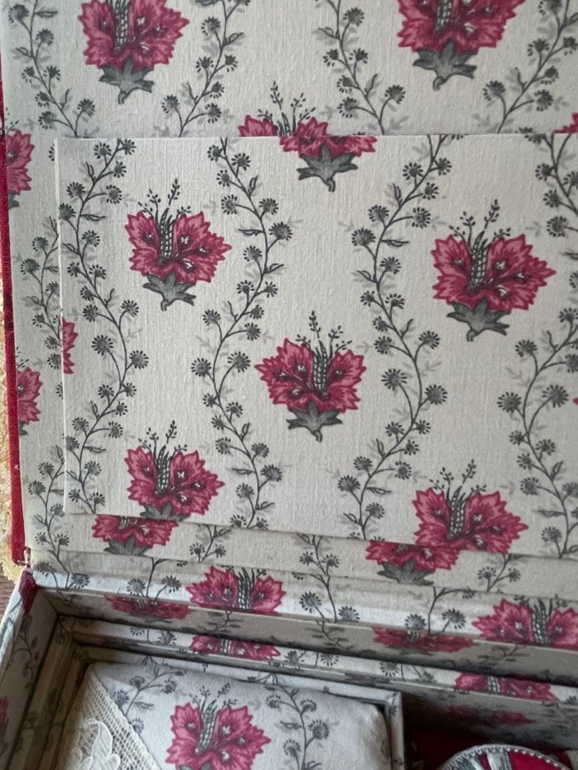 カルトナージュ裁縫箱(大) ボルドーカラーの貴重なヴィンテージ生地です　可愛い‼️