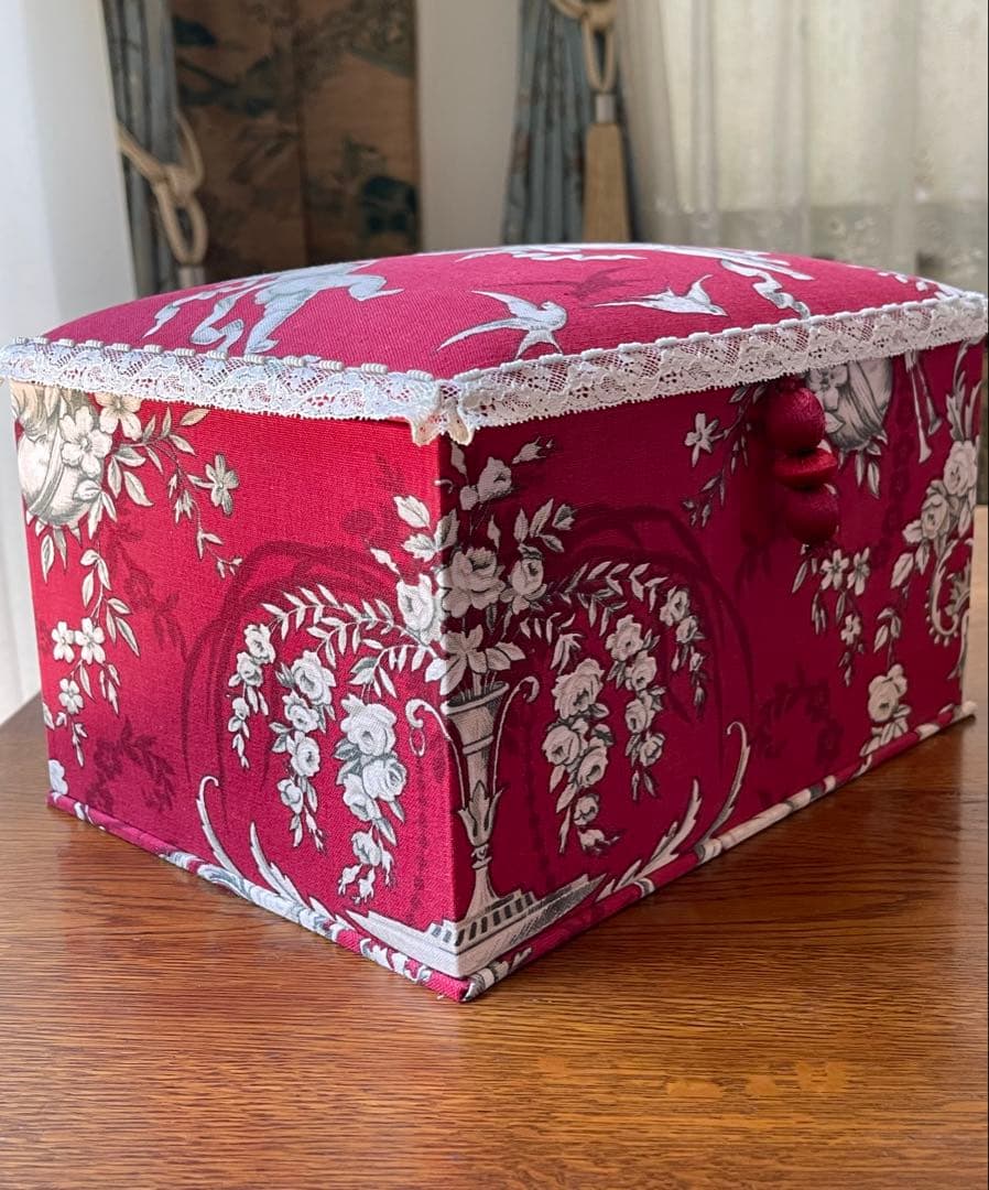 カルトナージュ裁縫箱(大) ボルドーカラーの貴重なヴィンテージ生地です　可愛い‼️