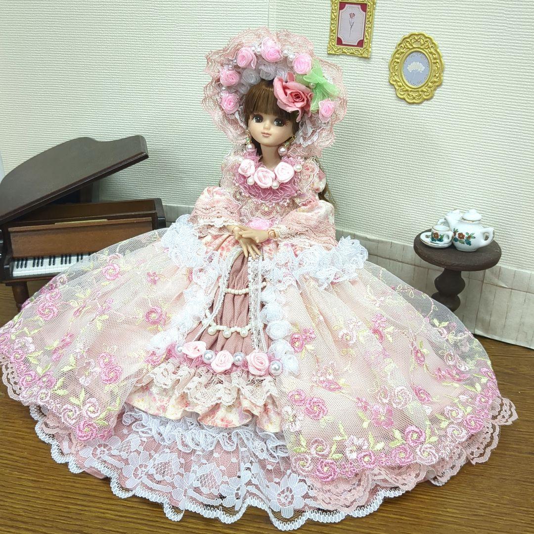 ゆ*ん様 ジェニーフレンド27cmドール服 ピンク♡お花のドレス