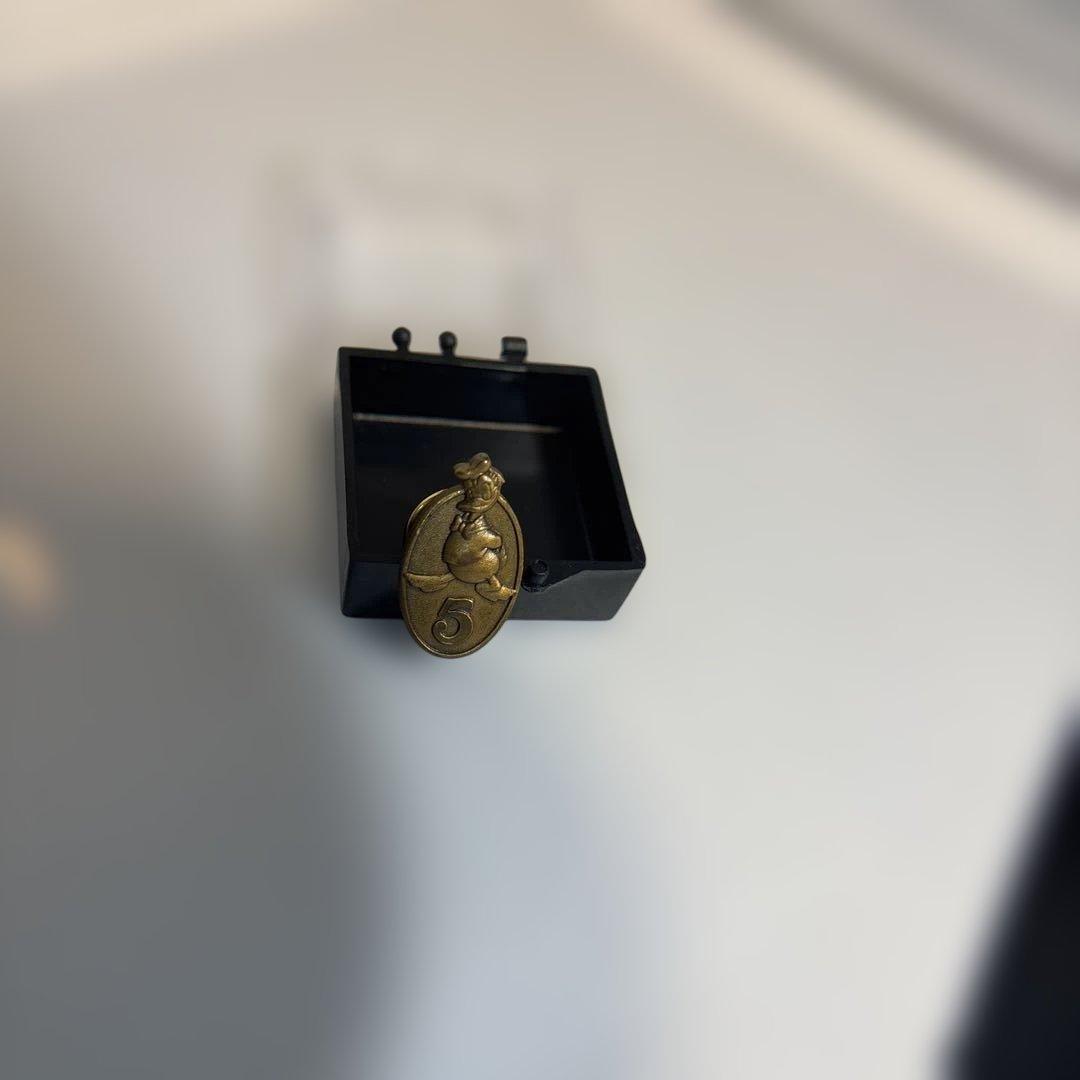 ディズニー キャスト 勤続5年 記念ピンバッジ ドナルド　美品