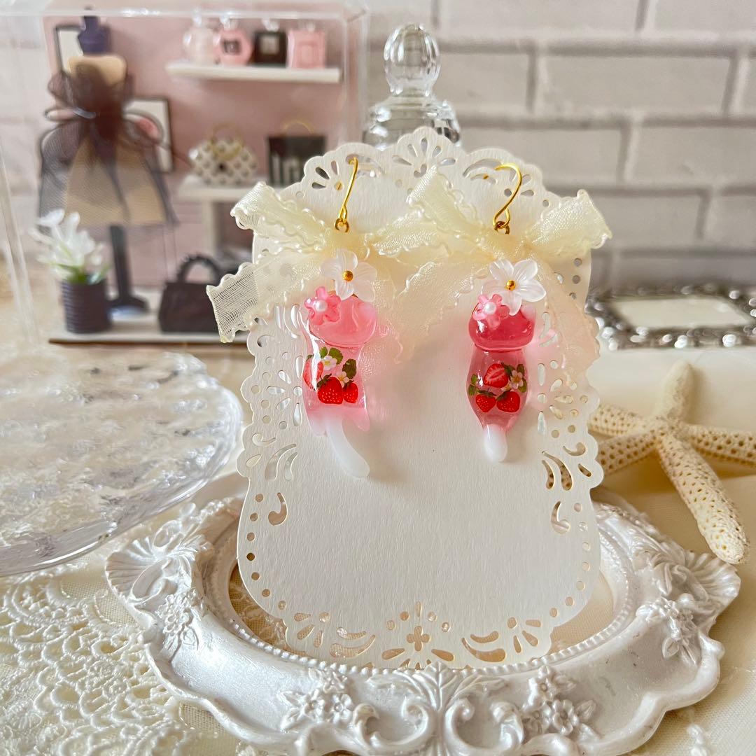 ฅ❤️ ねこ　猫　レジン　いちご　りぼん　　花　ピアス　イヤリング　ハンドメイド