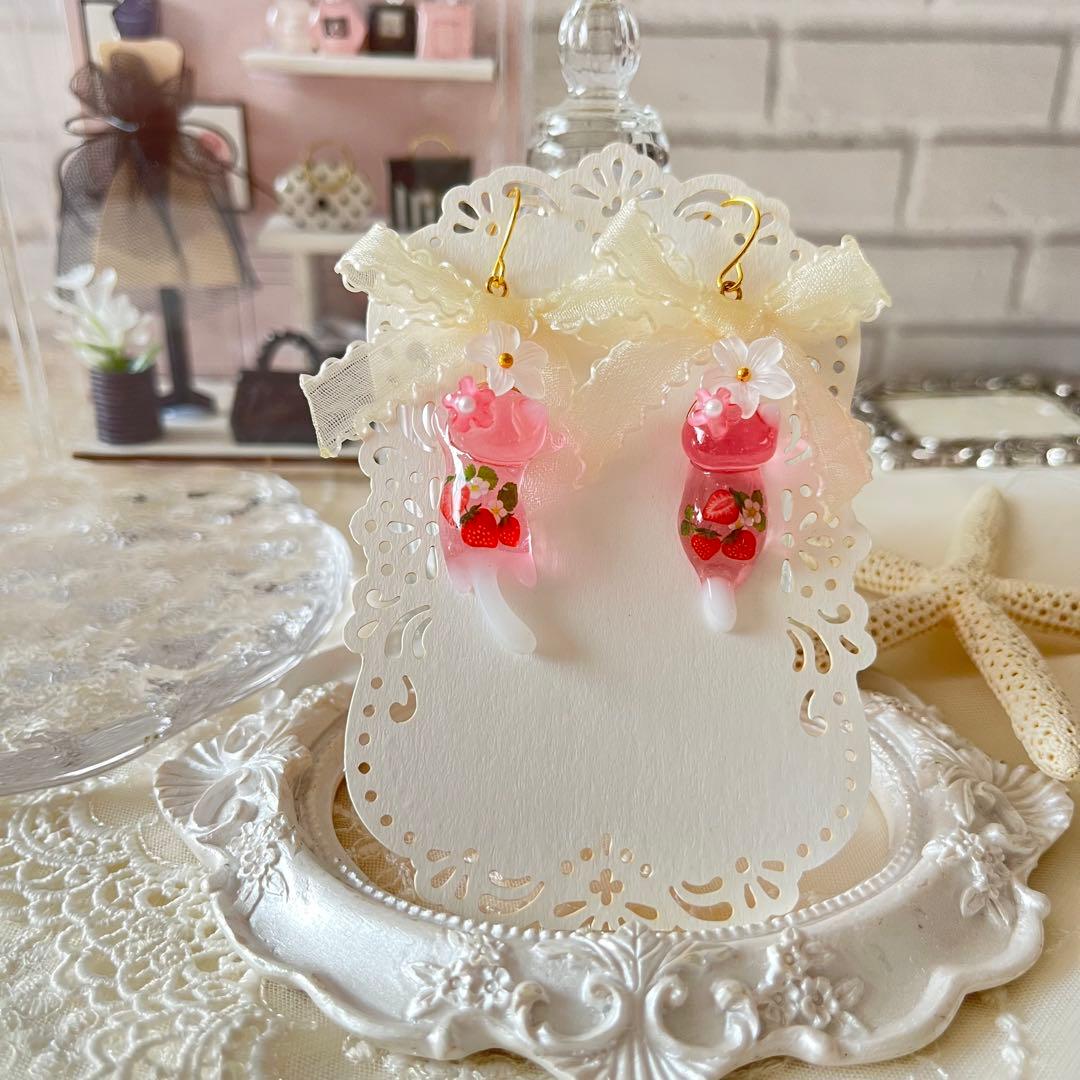 ฅ❤️ ねこ　猫　レジン　いちご　りぼん　　花　ピアス　イヤリング　ハンドメイド