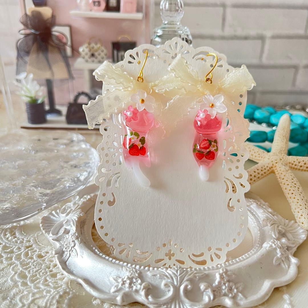 ฅ❤️ ねこ　猫　レジン　いちご　りぼん　　花　ピアス　イヤリング　ハンドメイド