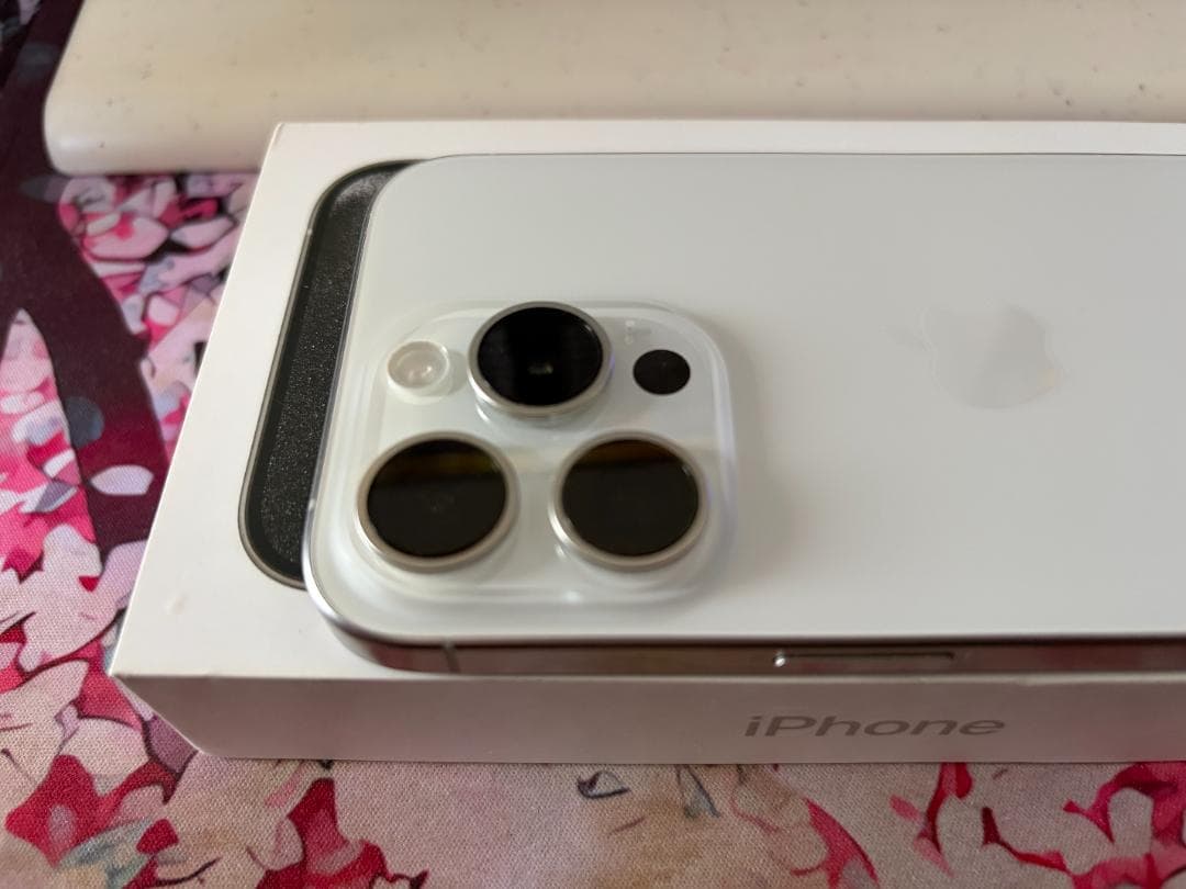 iPhone 15 Pro 256GB SIMフリー ホワイト チタニウム