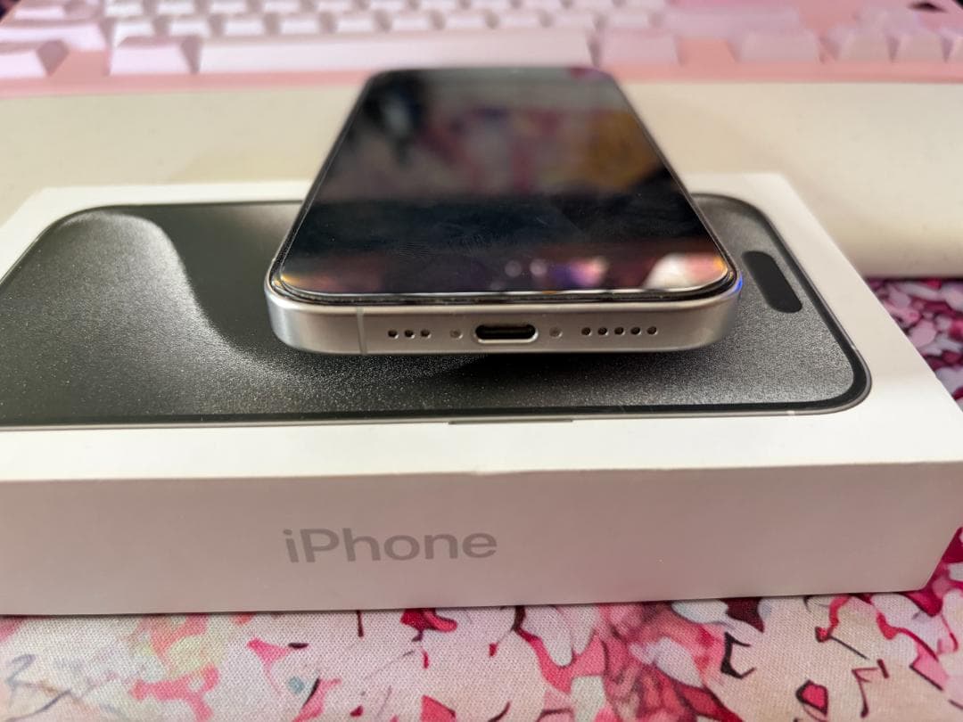 iPhone 15 Pro 256GB SIMフリー ホワイト チタニウム