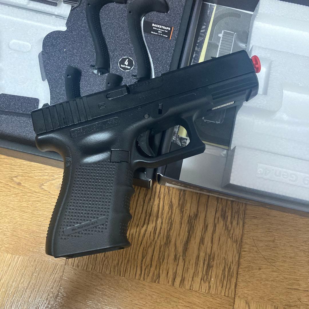 東京マルイ Glock 19 Gen.4 とBBローダーとBB弾2000発付き