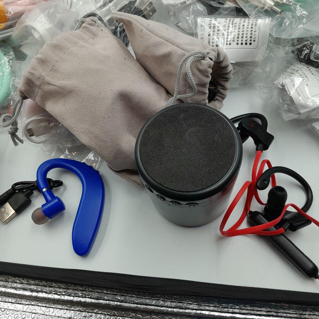 多様なケーブルとアダプターセット　USBケーブル　イヤホン　ライト　ポートハブ