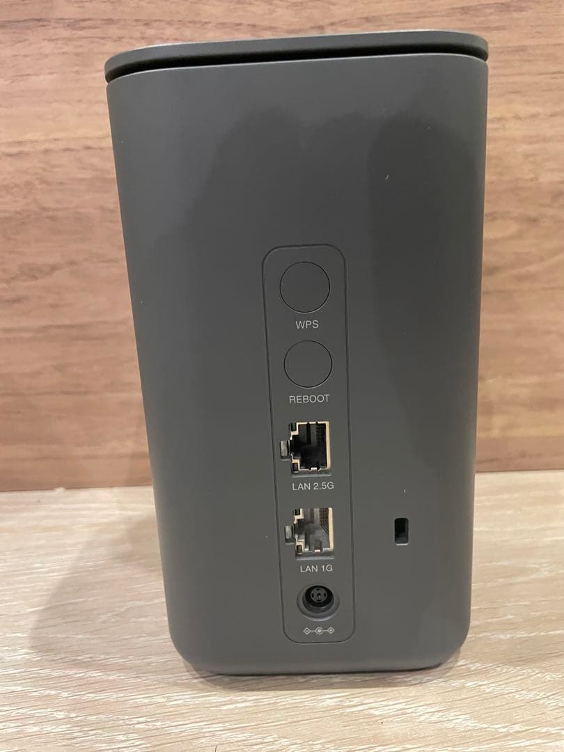 美品★NTT docomo  5G HR02 ホームルーター