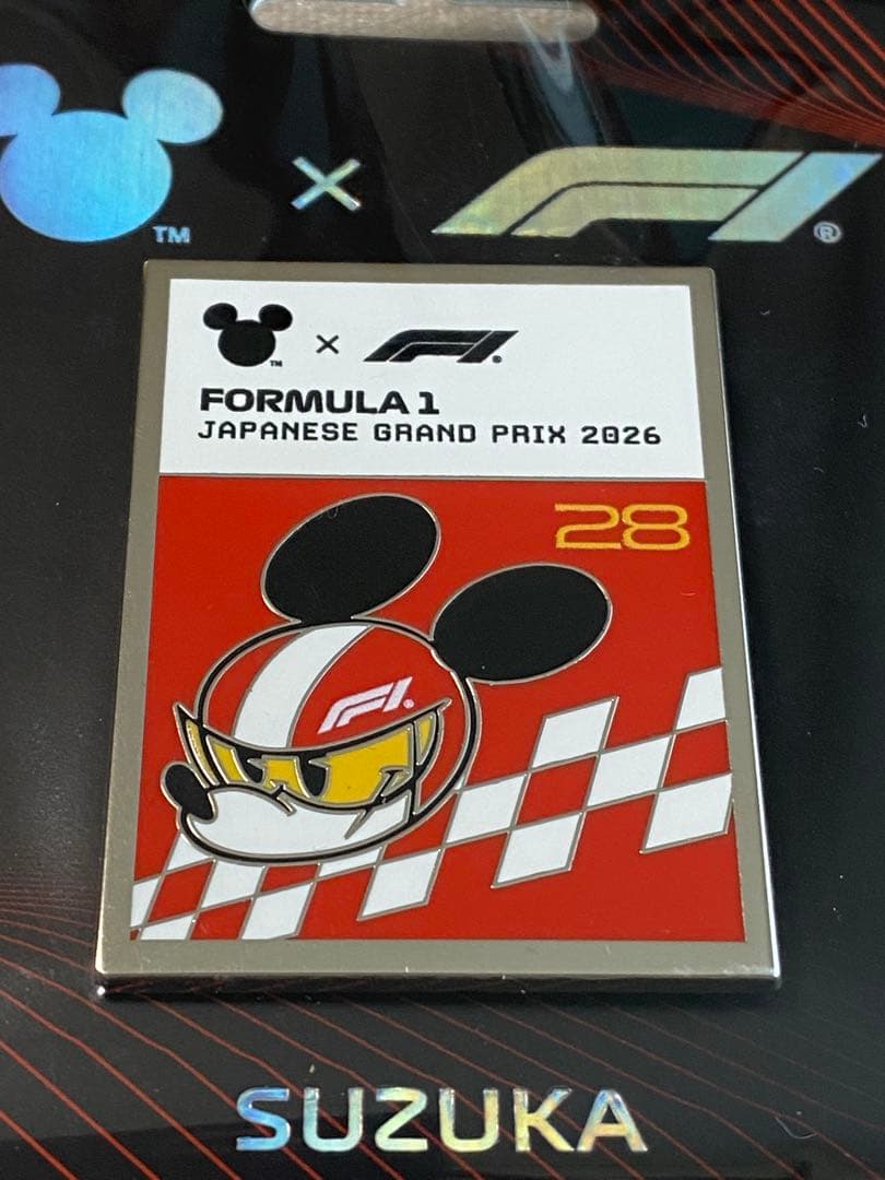 Disney x F1 日本グランプリ2026 ピンバッジ　赤