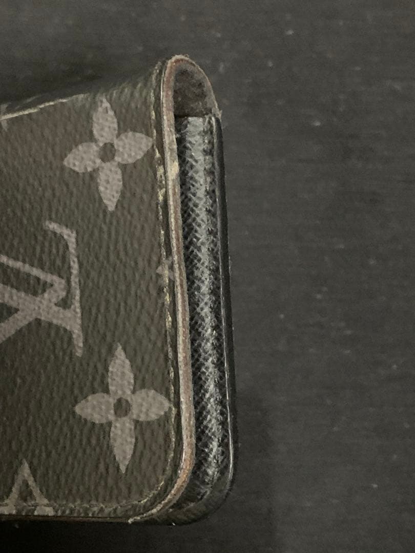 Louis Vuitton iPhone用手帳型ケース7.8.SE対応。