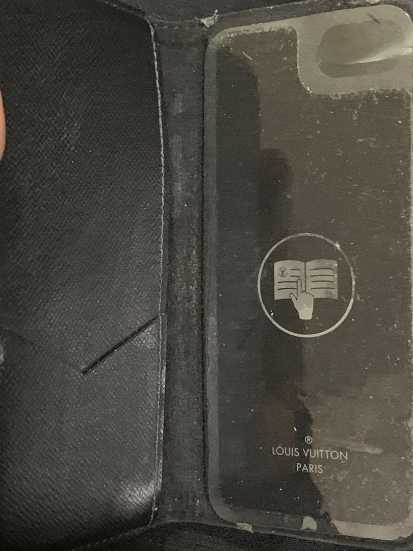 Louis Vuitton iPhone用手帳型ケース7.8.SE対応。