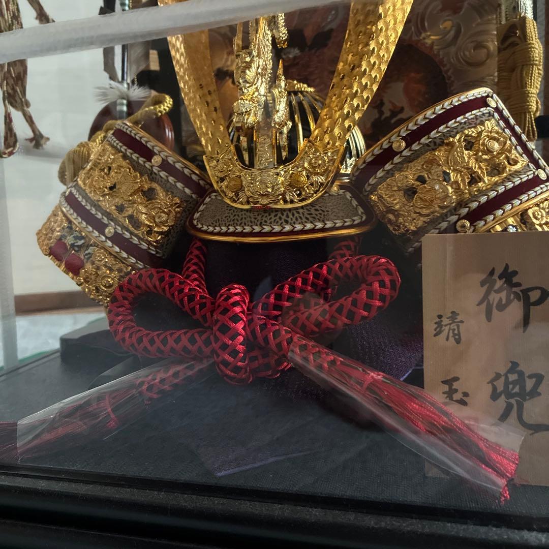 五月人形　ガラスケース入り兜飾り