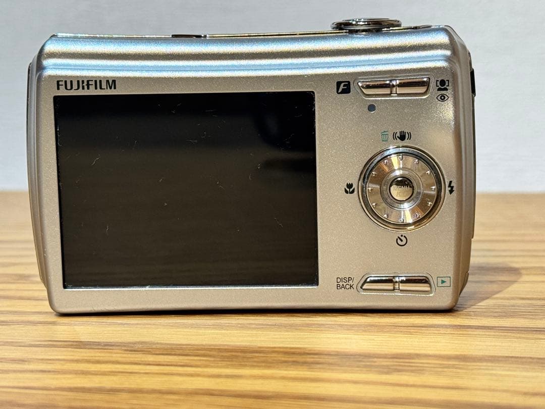 FUJIFILM Finepix F100fd シルバー コンパクトデジカメ