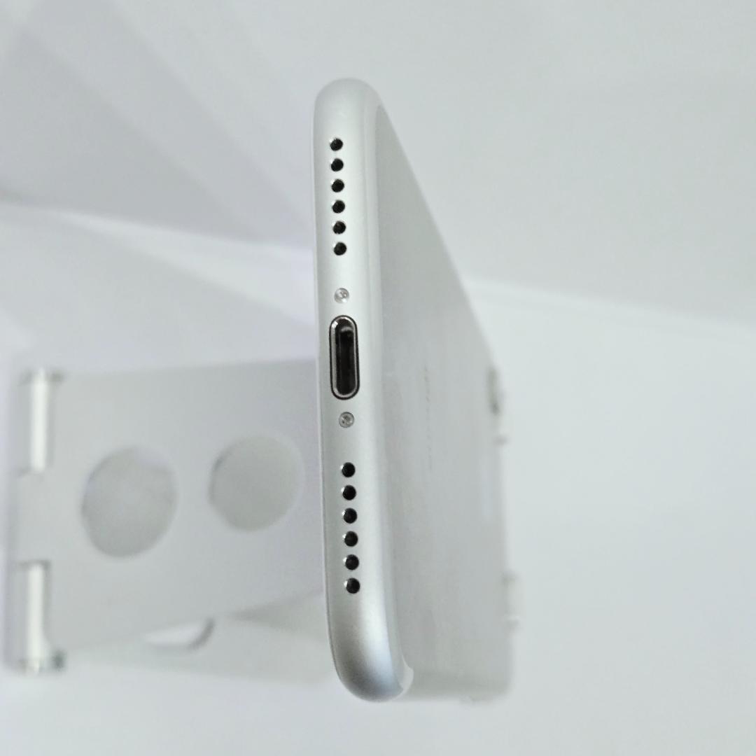 102 iPhone7 シルバー SIMフリー 美品