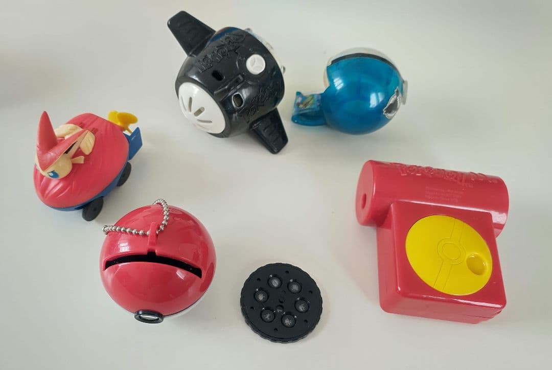 ポケモン グッズまとめ スーパーボール 小物入れ ハッピーセットなど