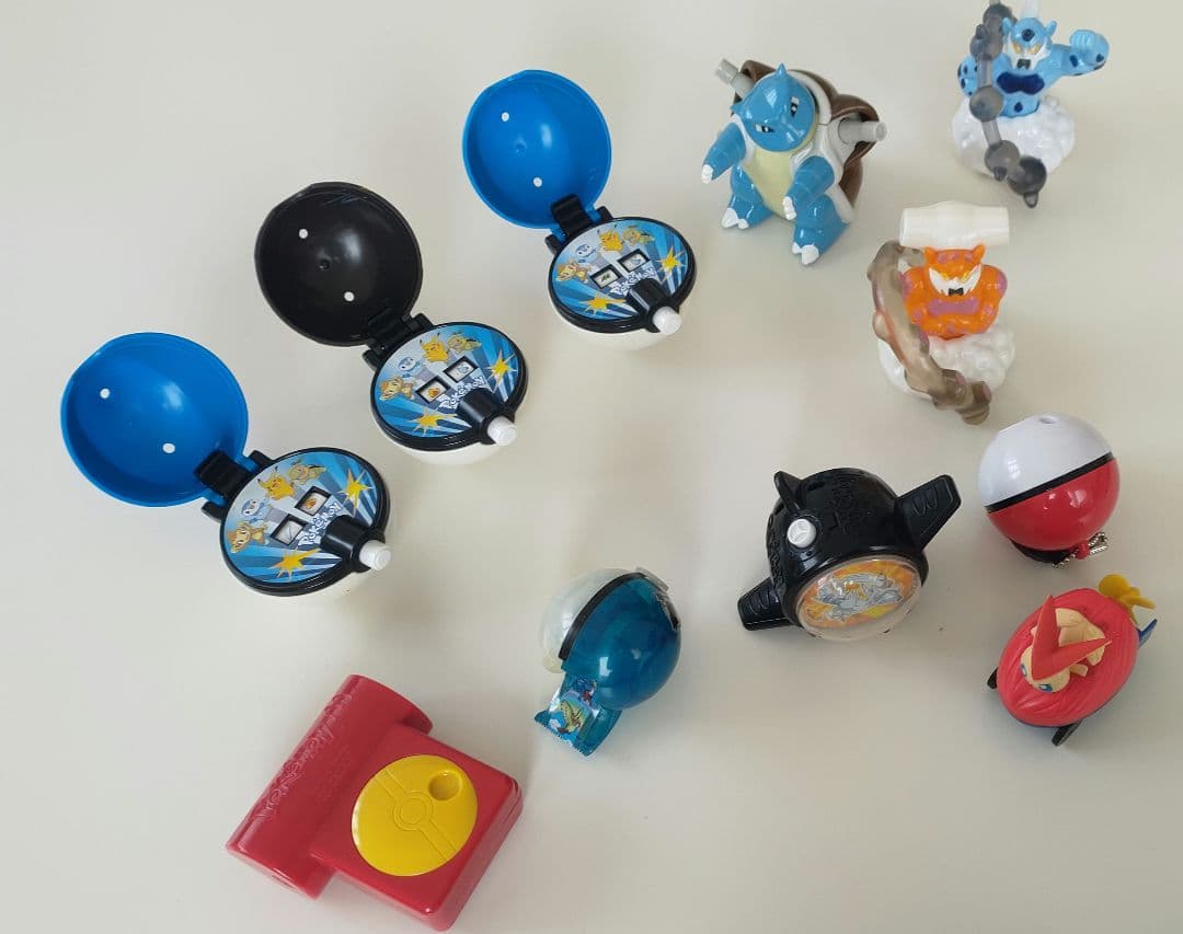 ポケモン グッズまとめ スーパーボール 小物入れ ハッピーセットなど